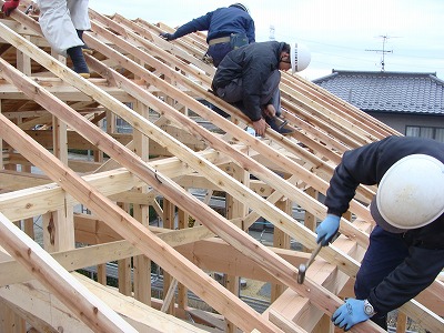 屋根工事中です！