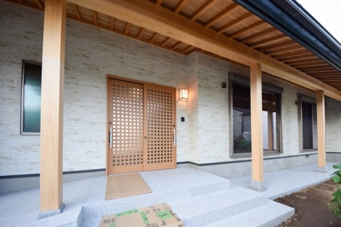家族が集う平屋の「無垢の家」