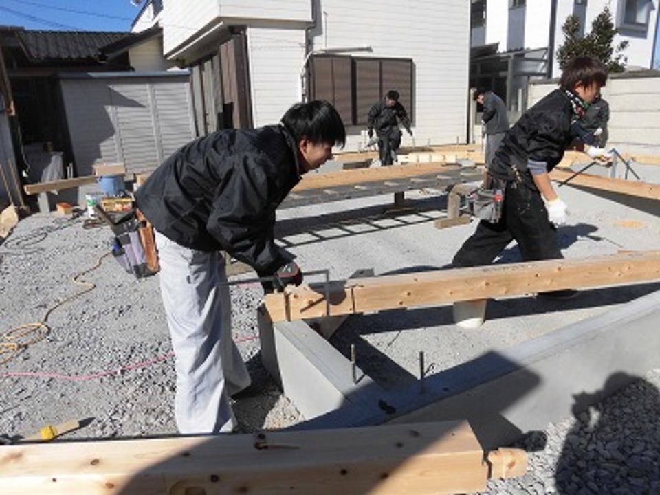 基礎完成、土台敷き